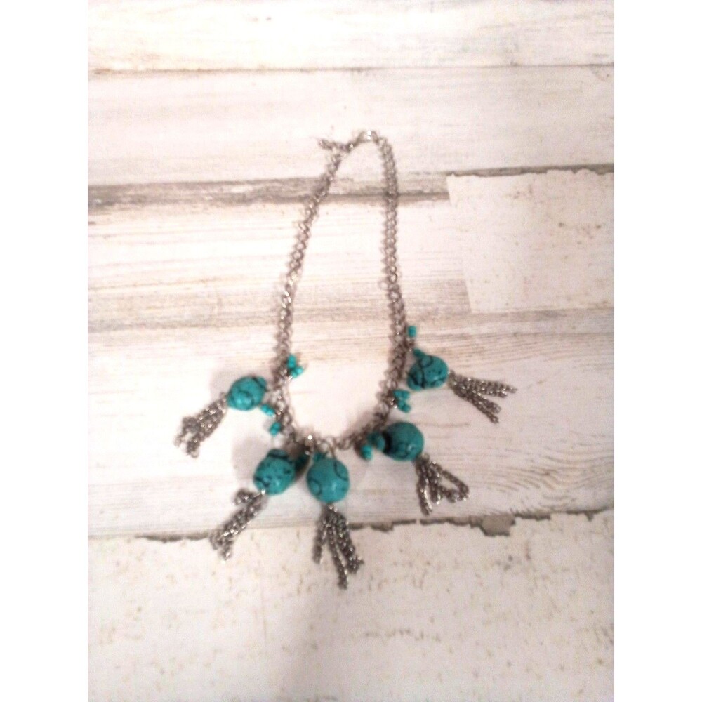 Beautiful Silver With Turquoise Accent Dangle Necklace